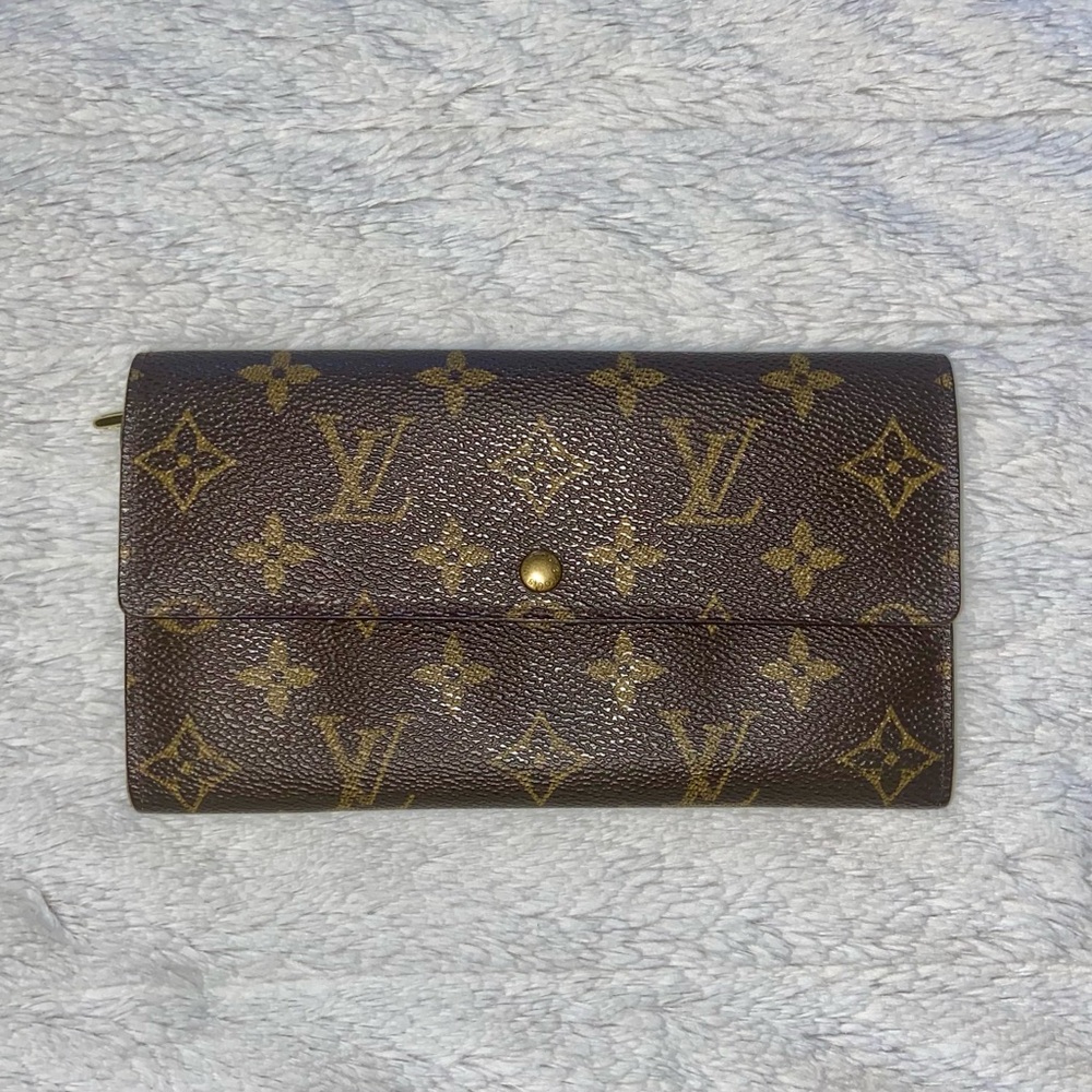 LOUIS VUITTON Monogram International Wallet - Authentic - Pre Loved